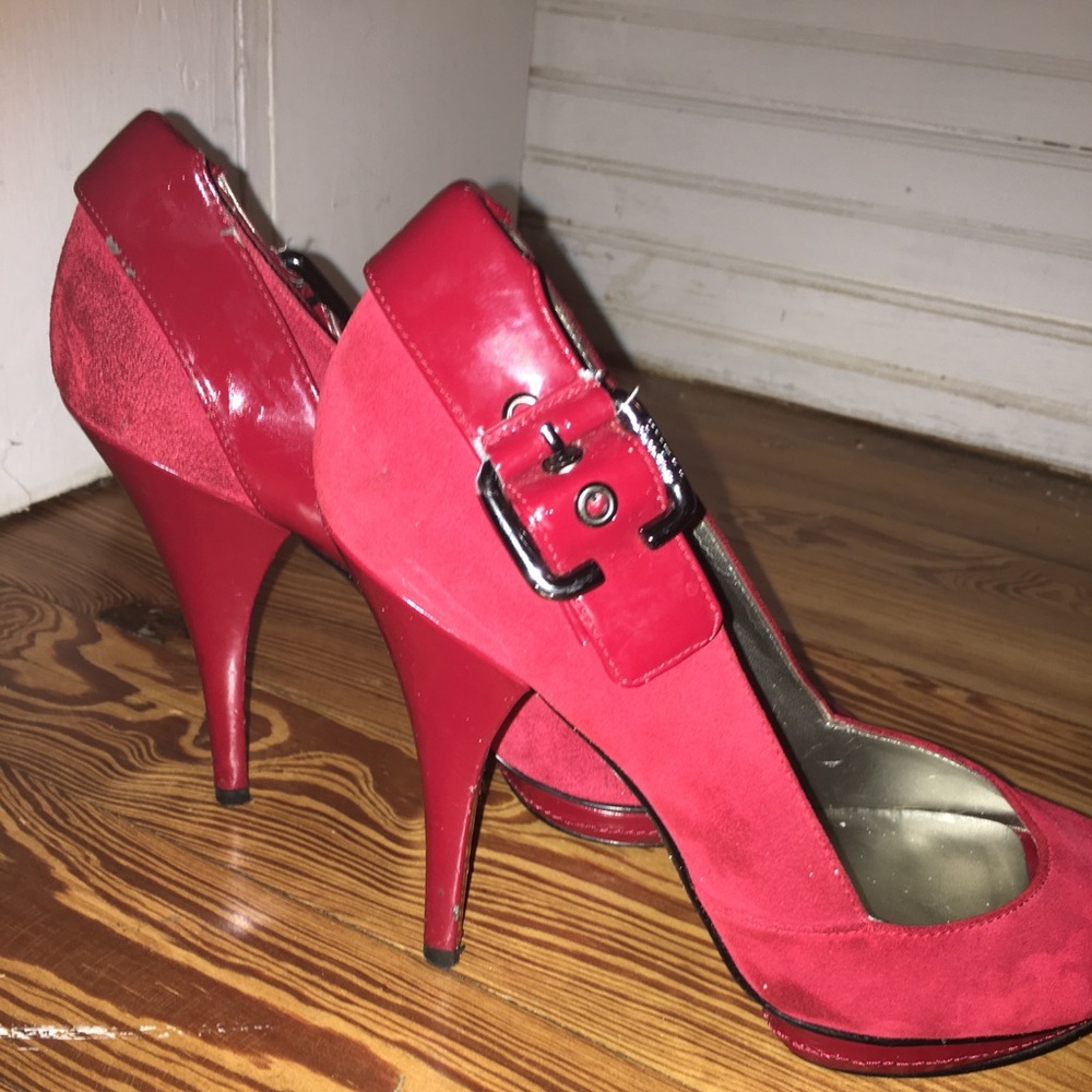 8.5 Guess open toe heels